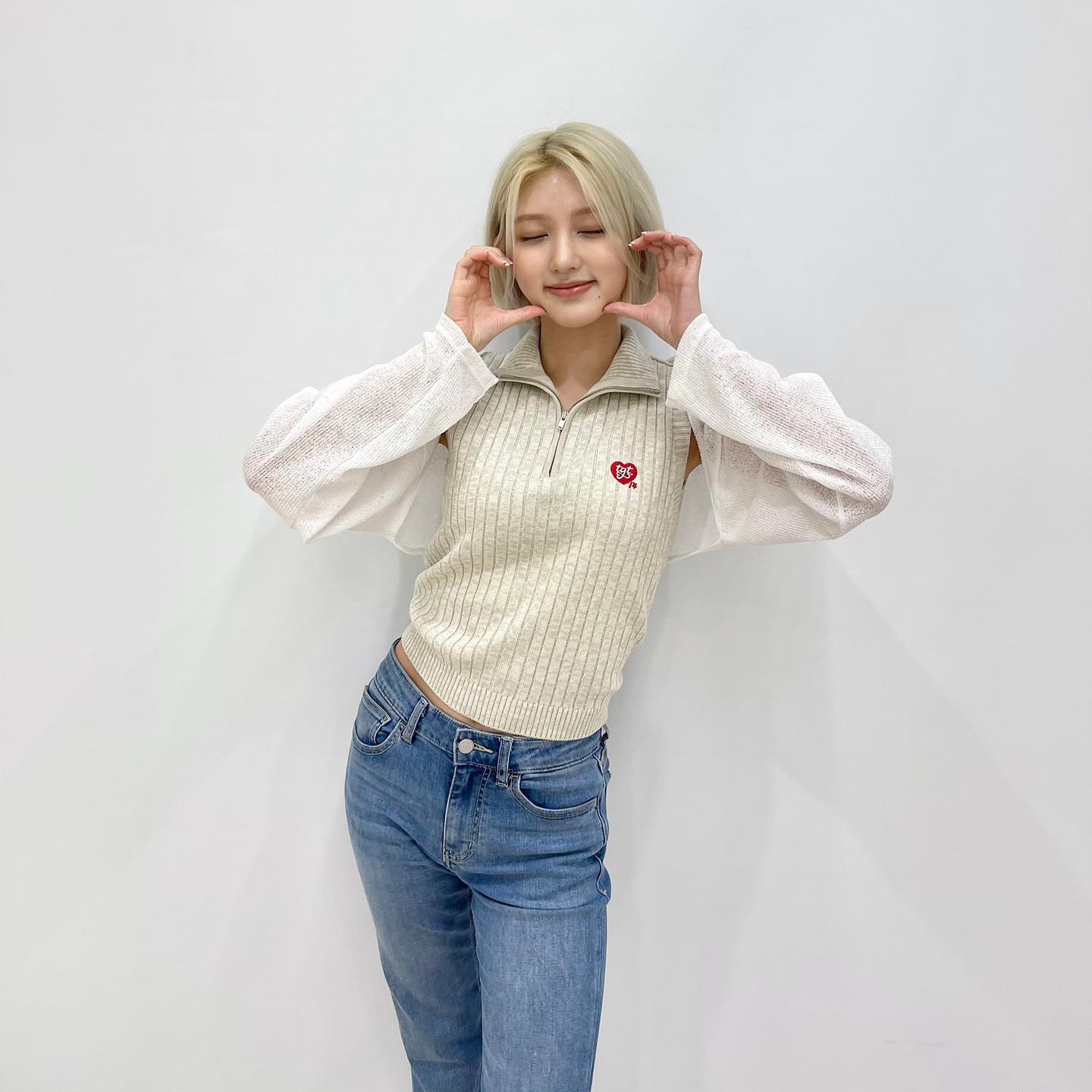 IVE Gaeul Instagram image-2